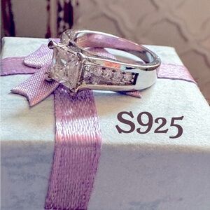 Elegant Silver Ring with Clear Stones